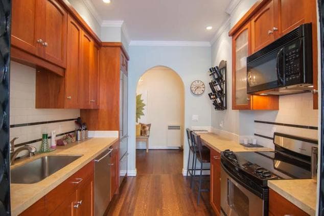 Modern 1 Bed/ 1 Bath Apartment 4
