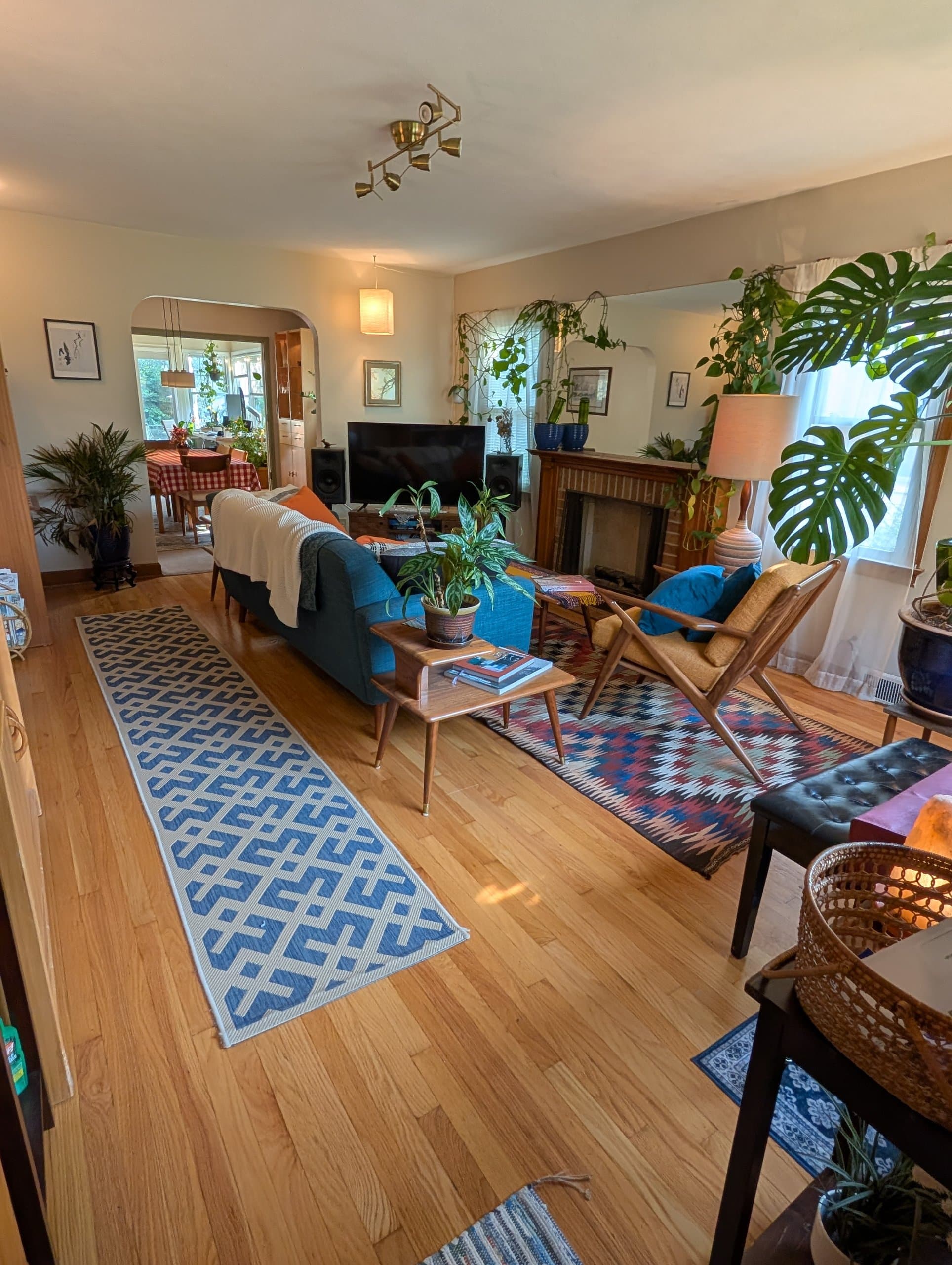 Sunny furnished 2BR flat in Atwood 2