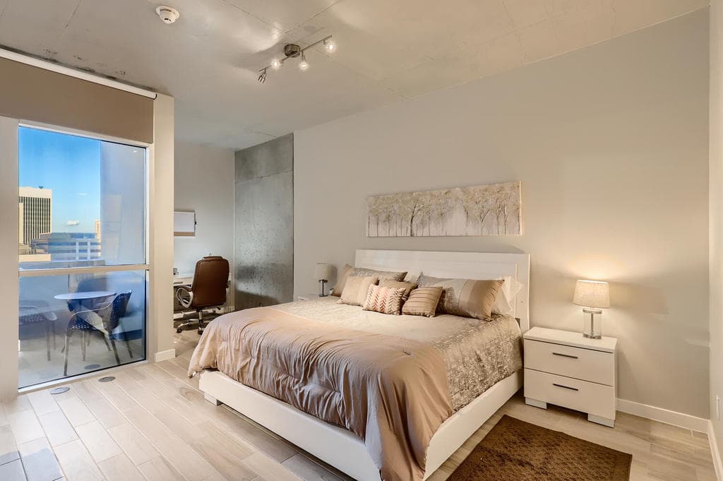 Juhl High Rise Studio 4
