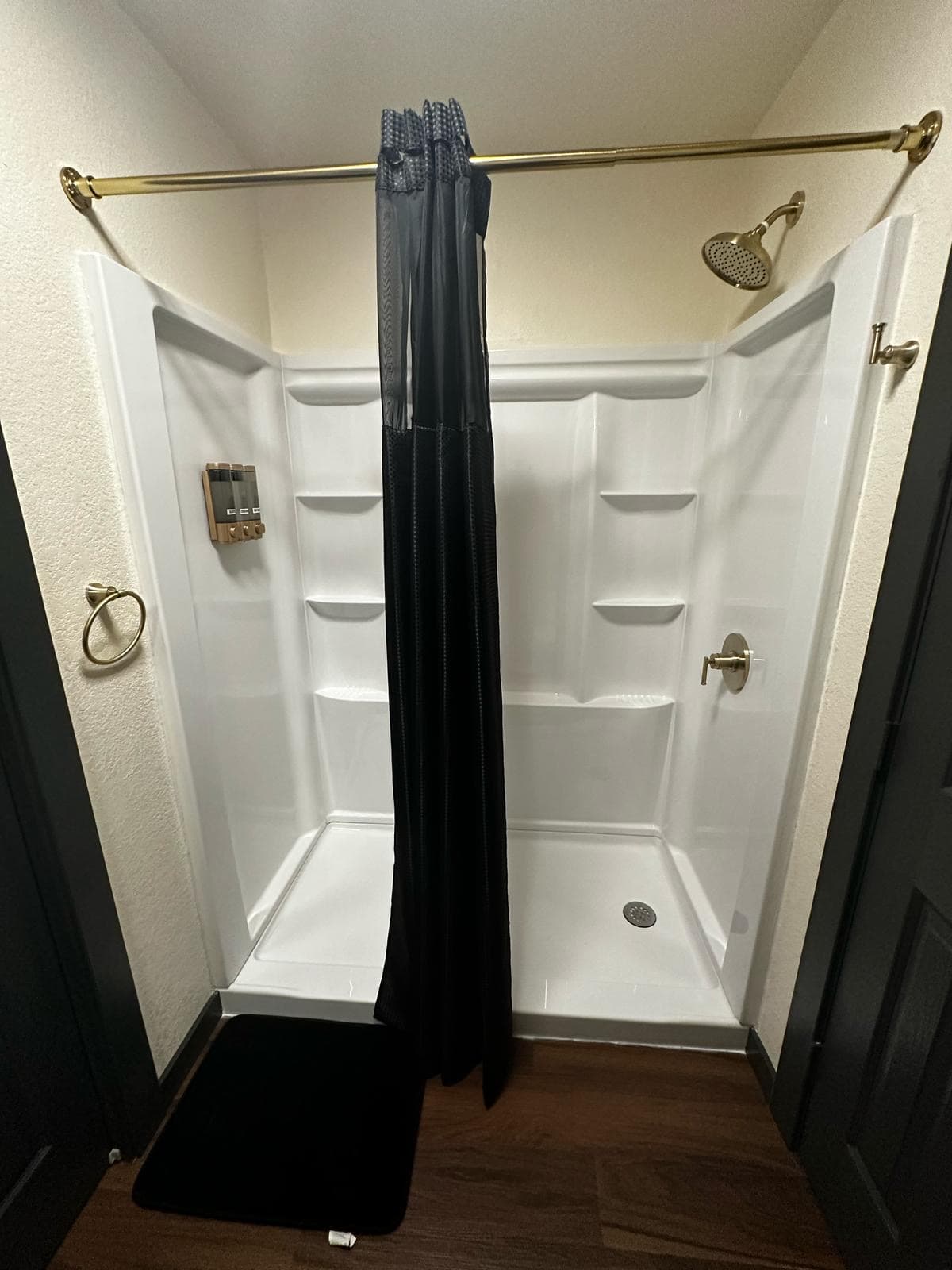 Studio apartment with private deck  4