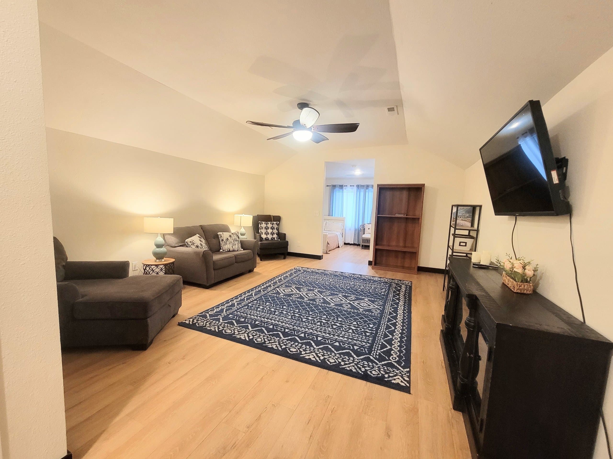 Modern 3BR/2BA with Full Laundry  