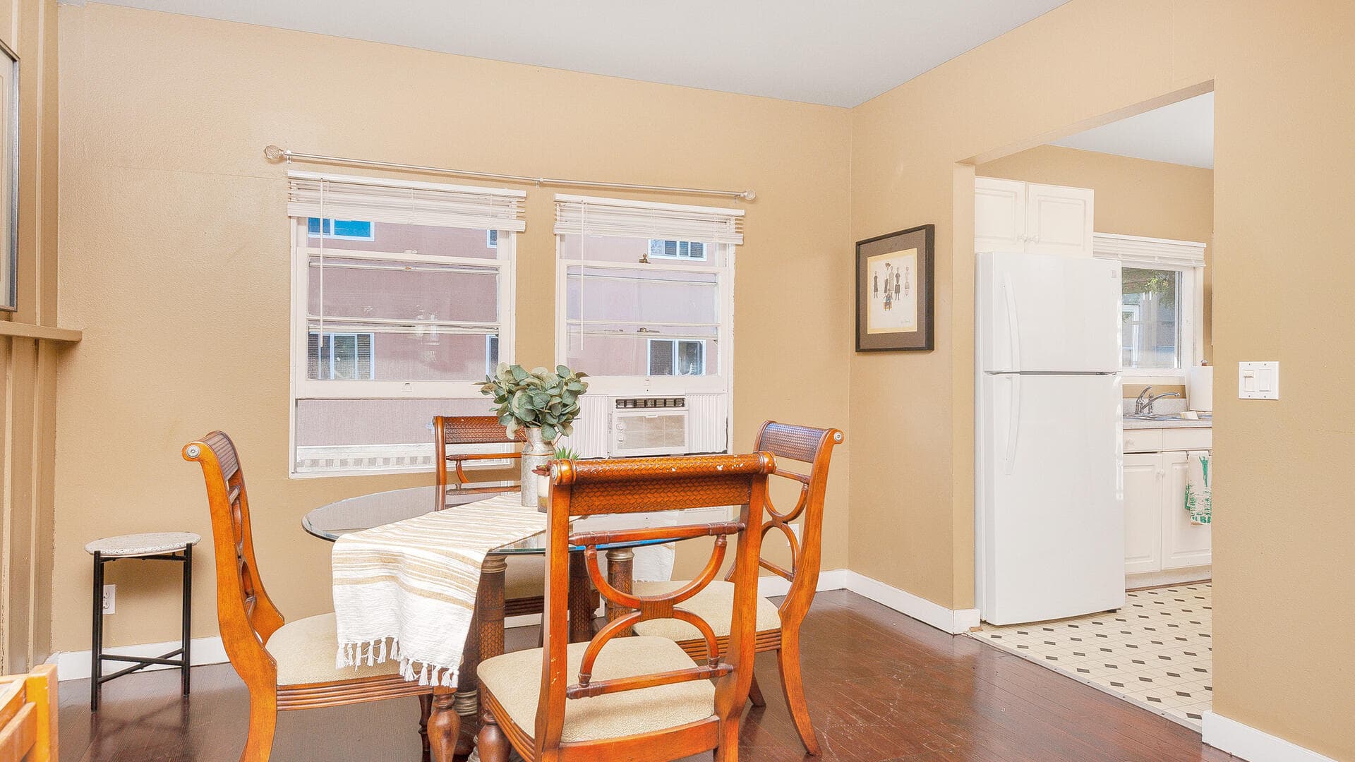 Charming Bungalow in Golden Hill 3