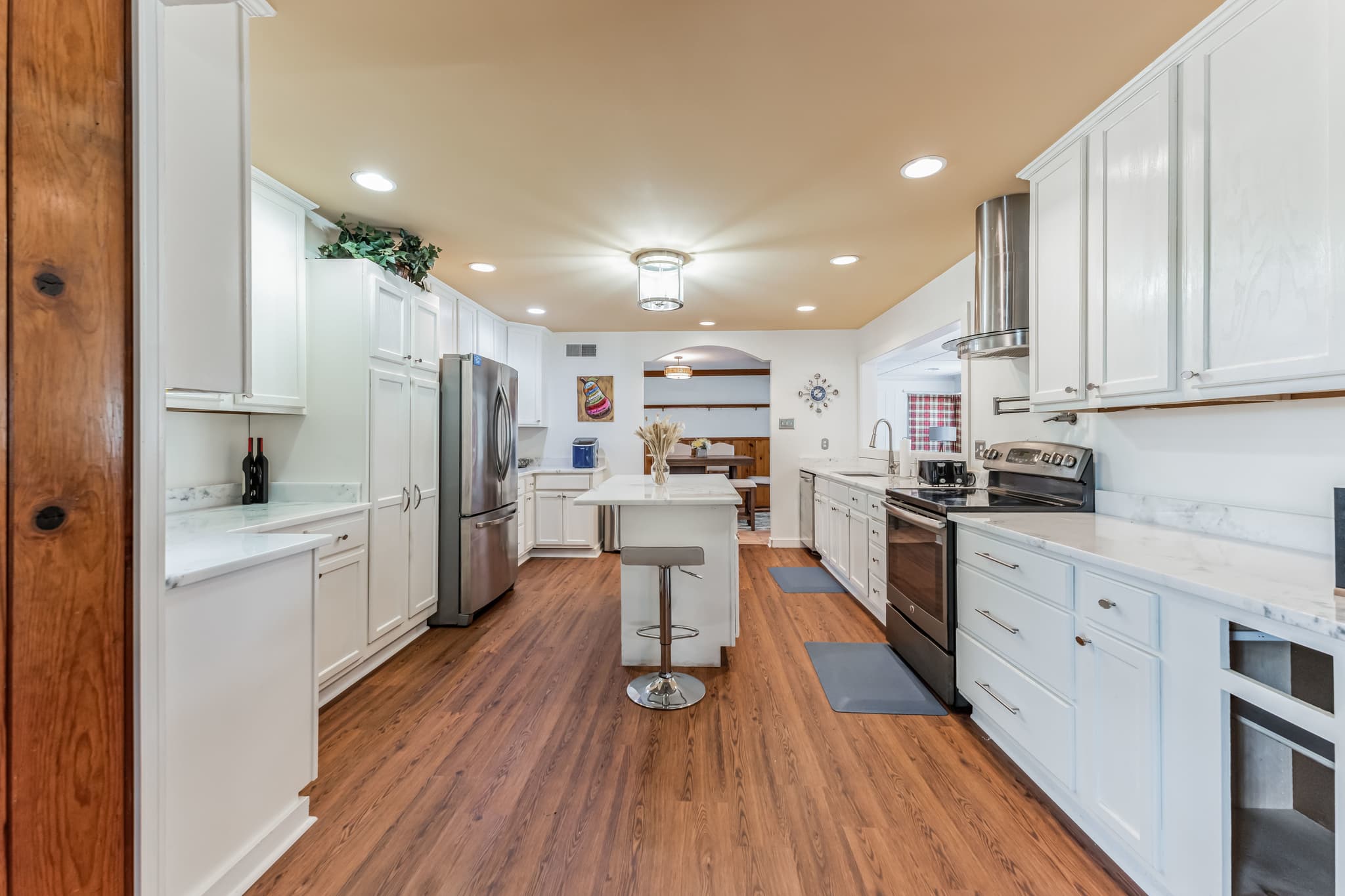 Charlie's Hideaway- Fully Furnished 2