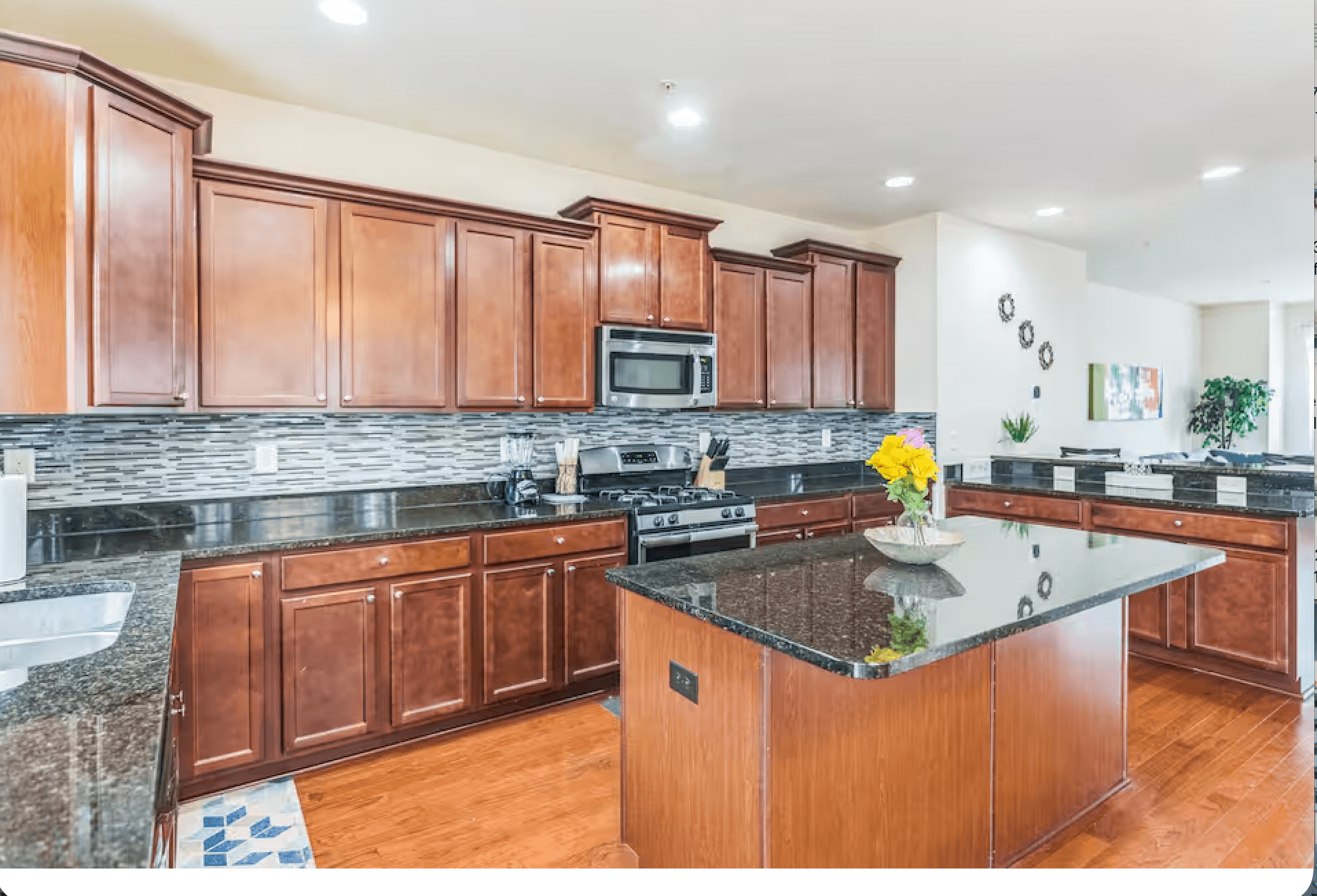 Central Elkridge Family Townhouse

 2