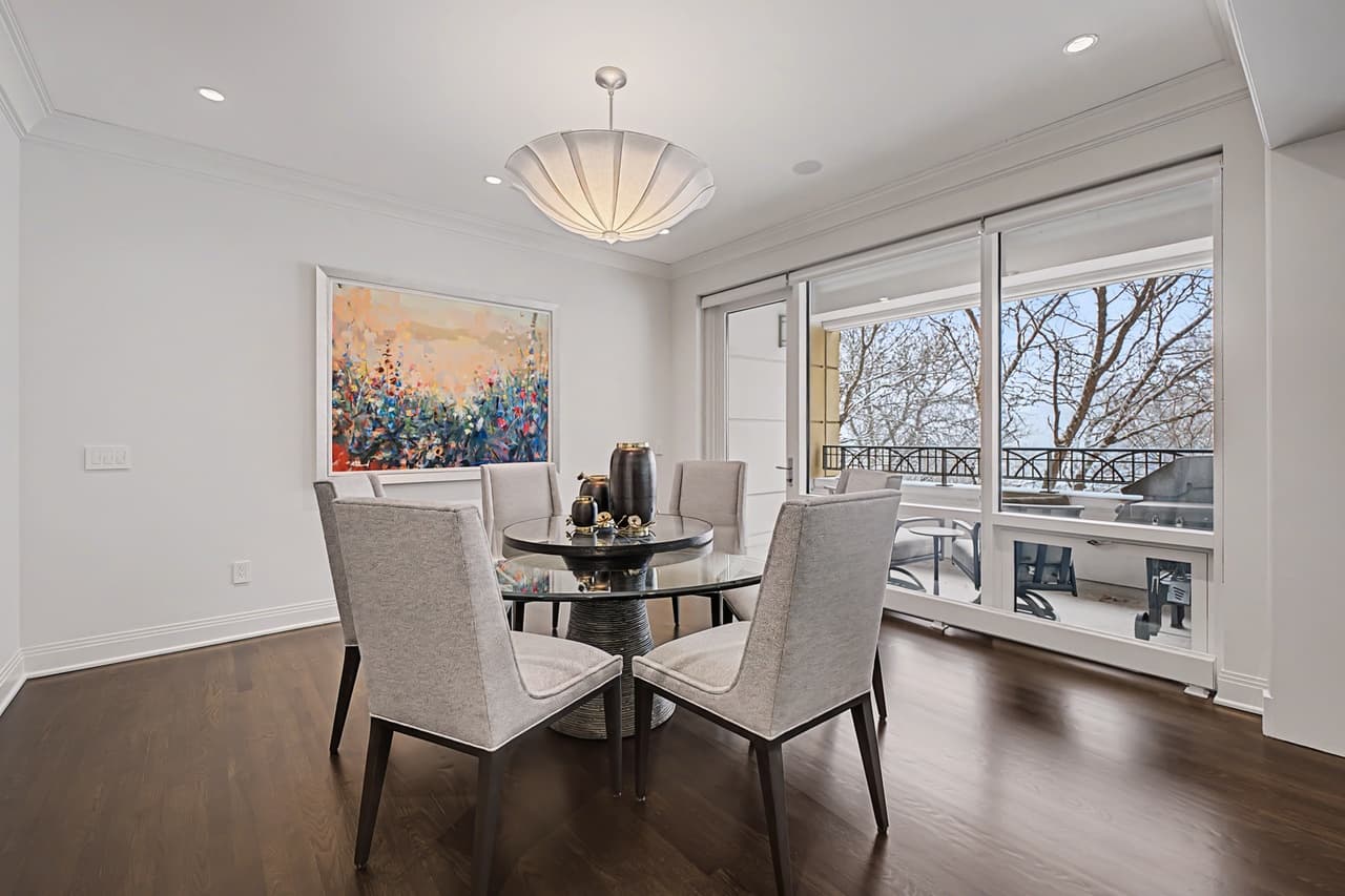 Luxury 1BR Lakefront Condo 3