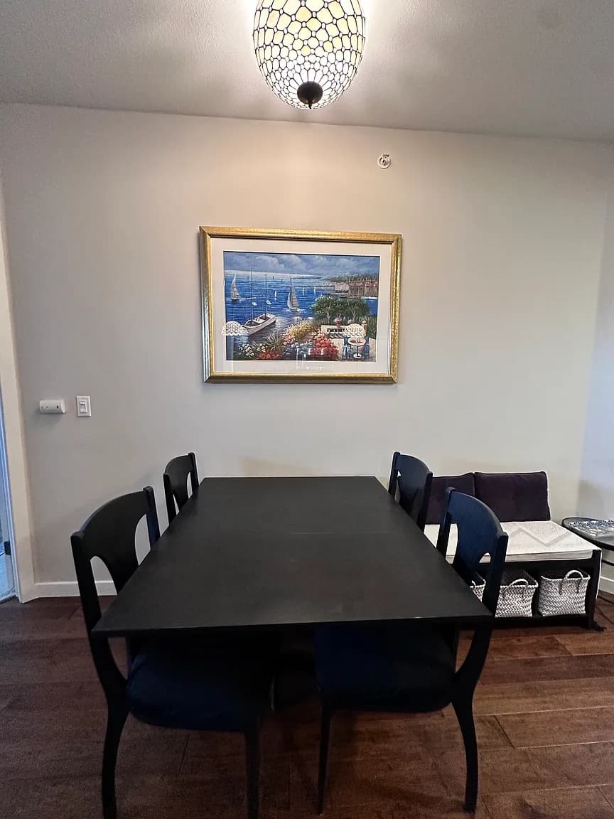 Immaculate Top-Floor Furnished Flat 4