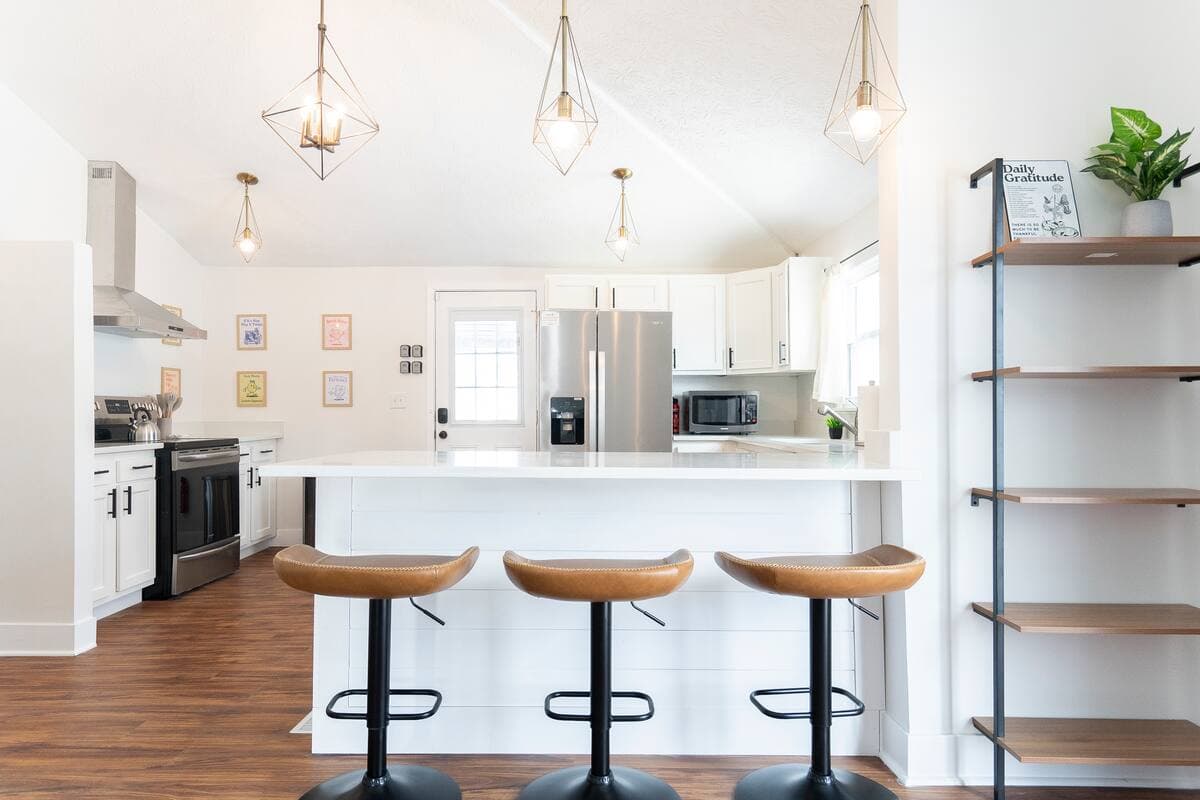 Work & Relax | Private Rm + Fridge 3