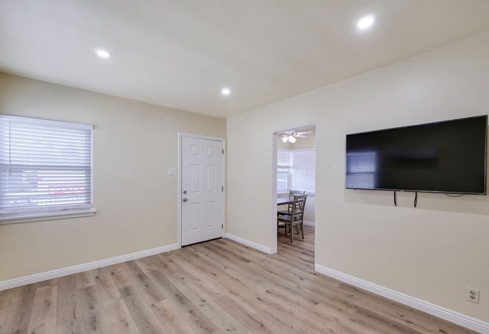 BR Home Near Beach w/ Garage & A/C 2