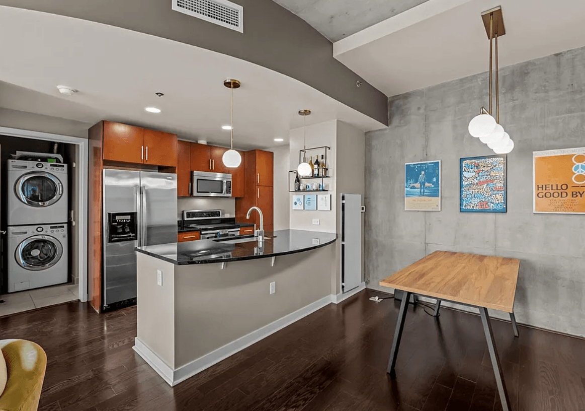 Prime Downtown Location 3