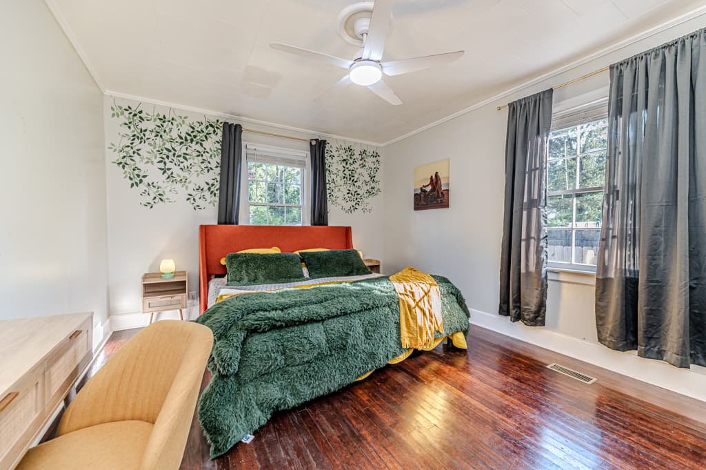 Bedroom/w Bath in Historic Home