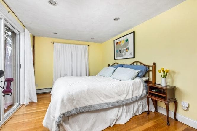 Modern 1BR in Downtown Beverly 3