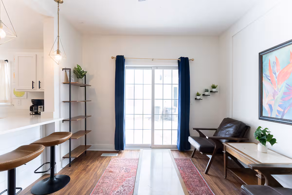 Private Room w/ Own Entry + Fridge 5