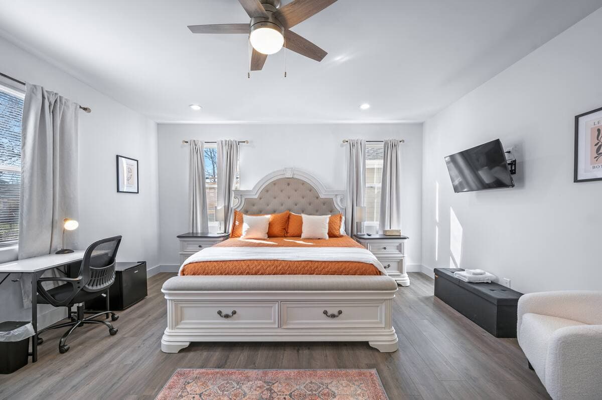 Private Entry w/ Garage + Bathroom 2