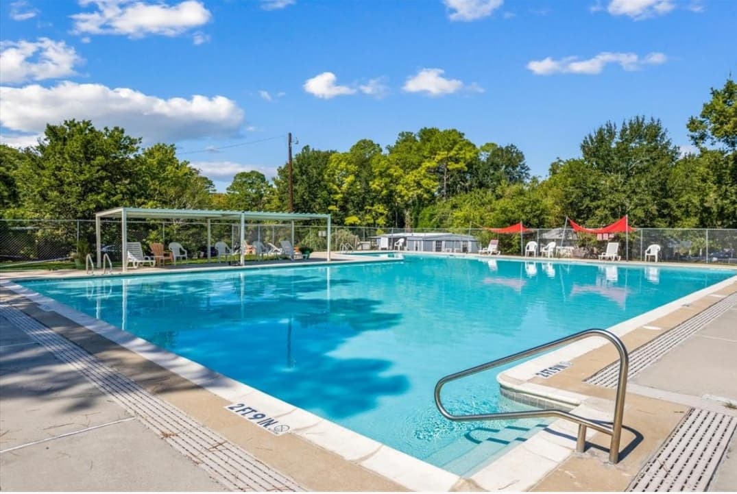 ​Lake Conroe Retreat: Peace & Fun 2