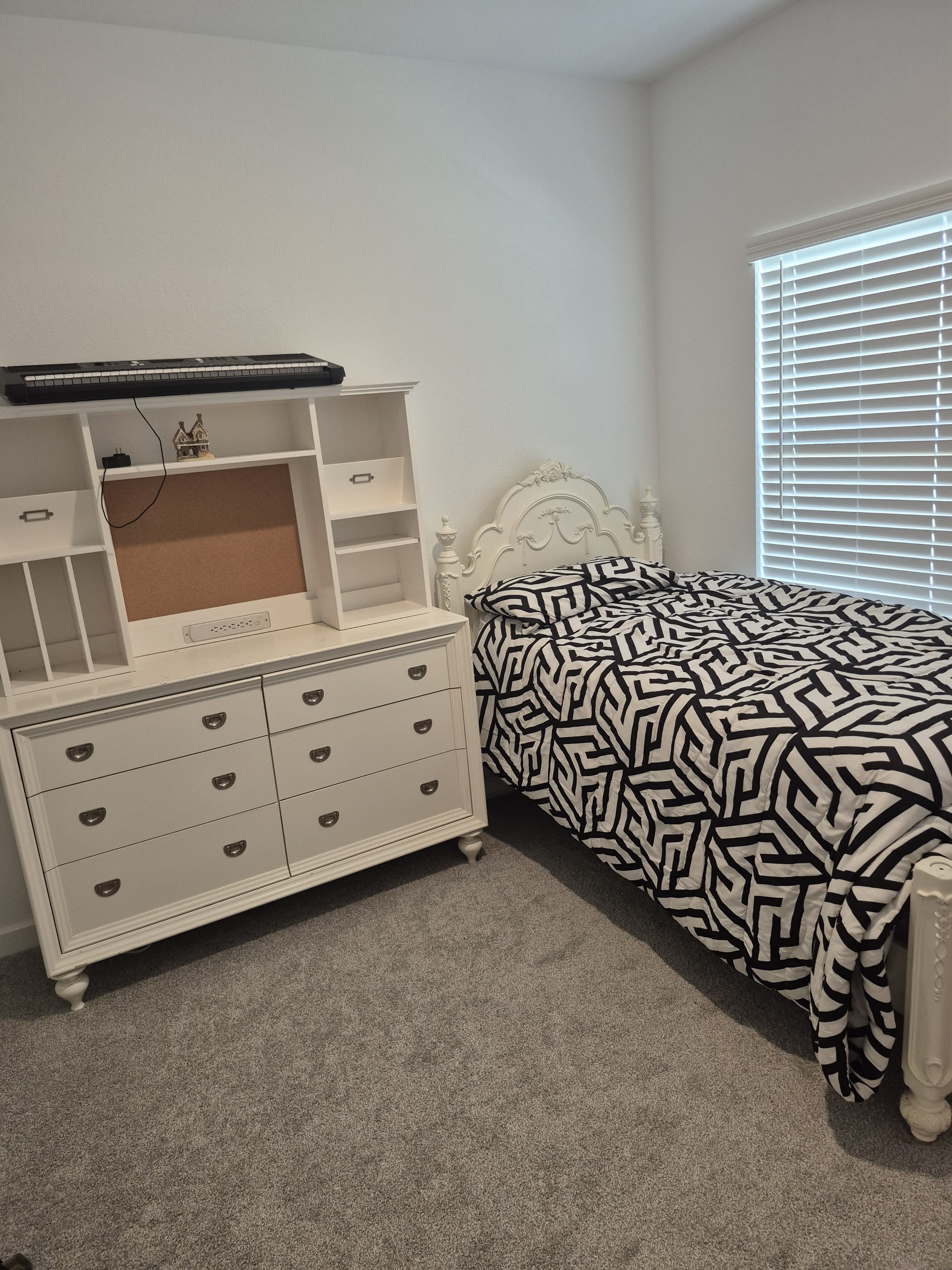 Fully furnished and all bills paid  4