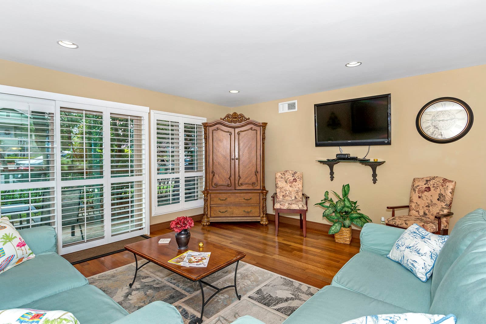 1300 sq.ft spacious open  4