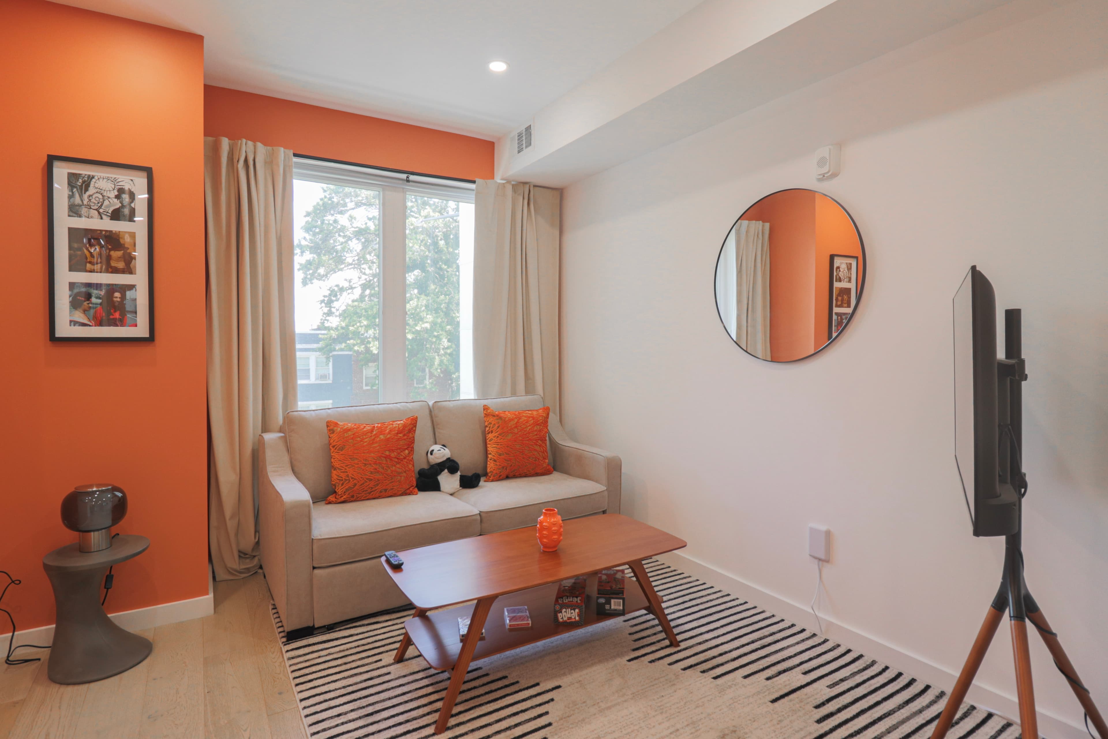 UT 7: Stylish 2BR In Heart of DC  2