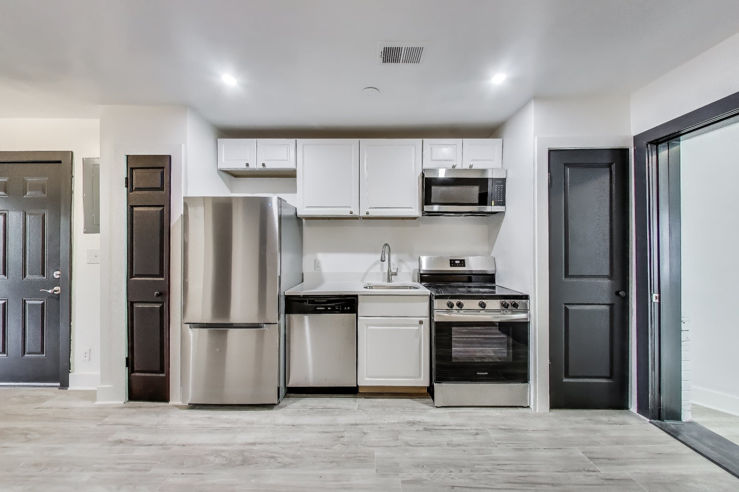 2 Bedroom 1 Bath Newly Renovated 3