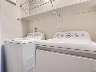 Quiet Condo with balcony and pool. 5
