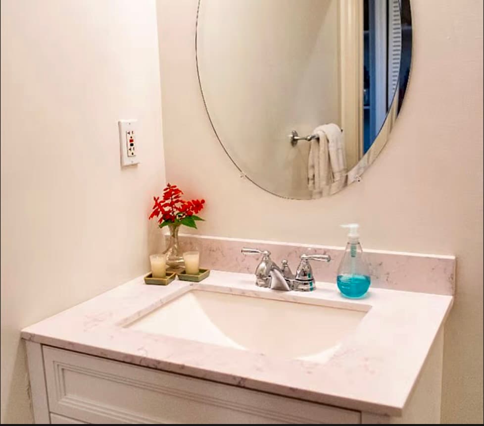 Carriage house cottage 5