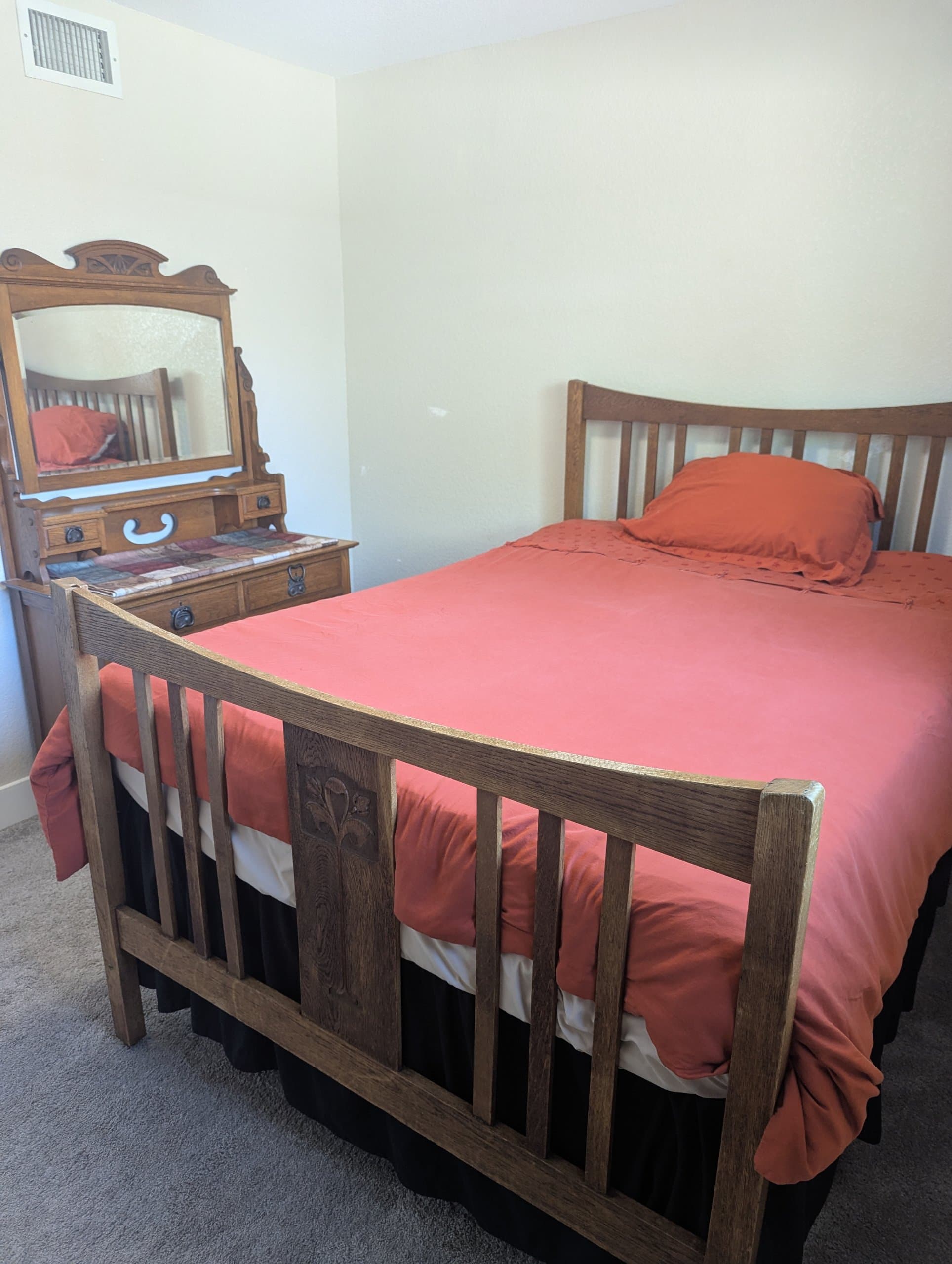 Quiet 1/1  room near Mercy San Juan 4