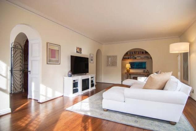 Modern 1 Bed/ 1 Bath Apartment
