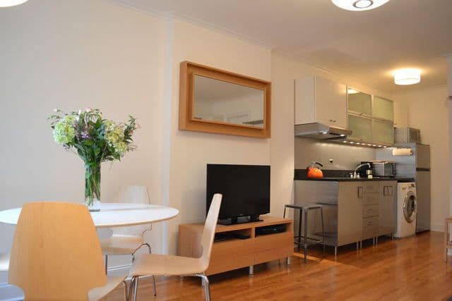 Spacious 1 Bed/ 1 Bath Apartment 5