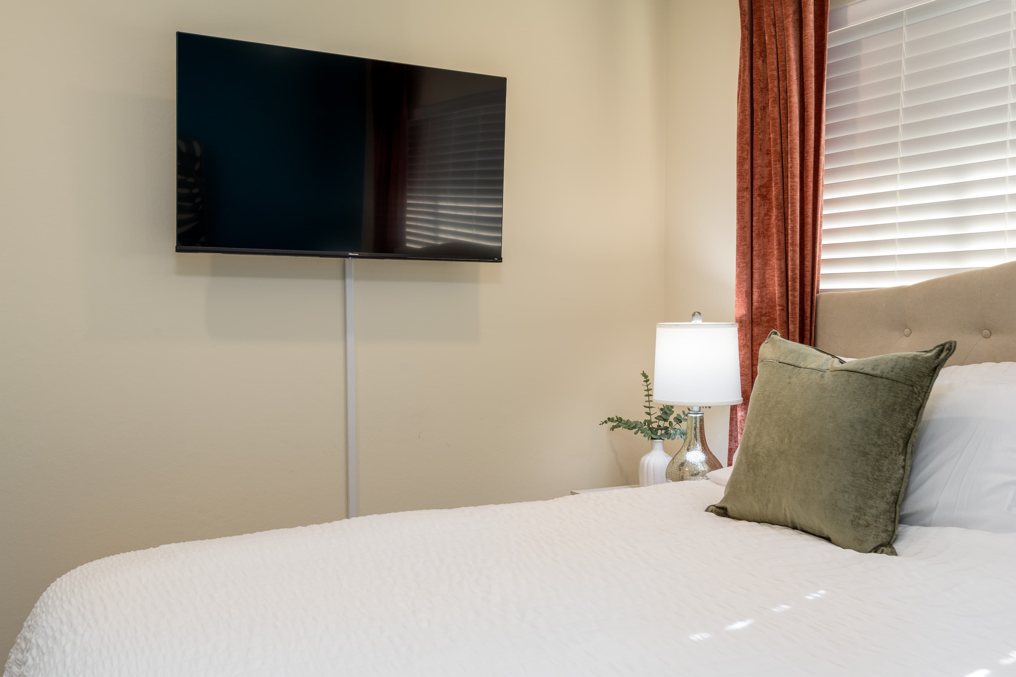 Stylish and relaxing 2 bedroom apt. 5
