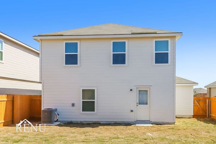 Modern Silvercrest Living 4