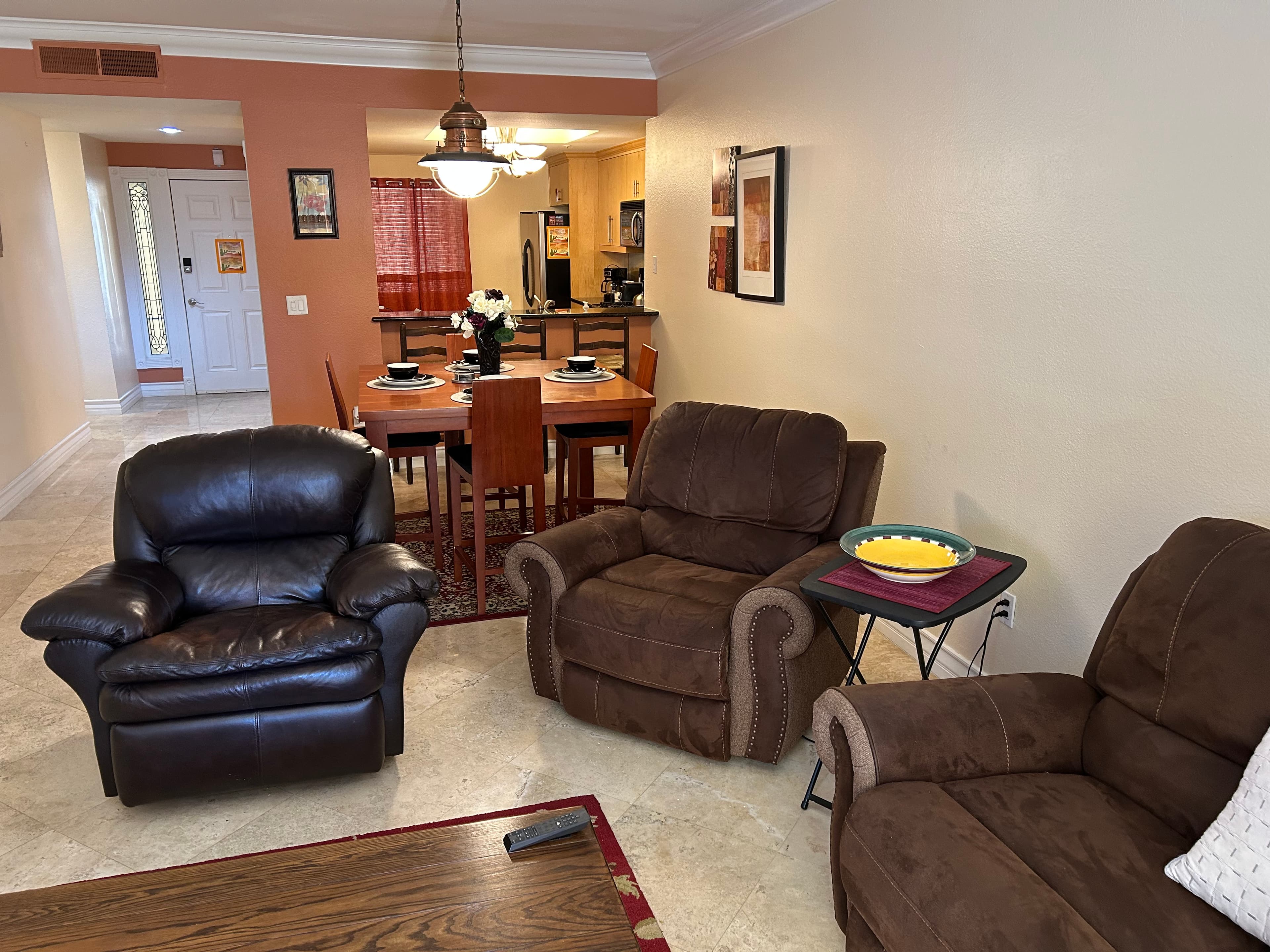 Amenities Abound 2bed+office sofabd 2