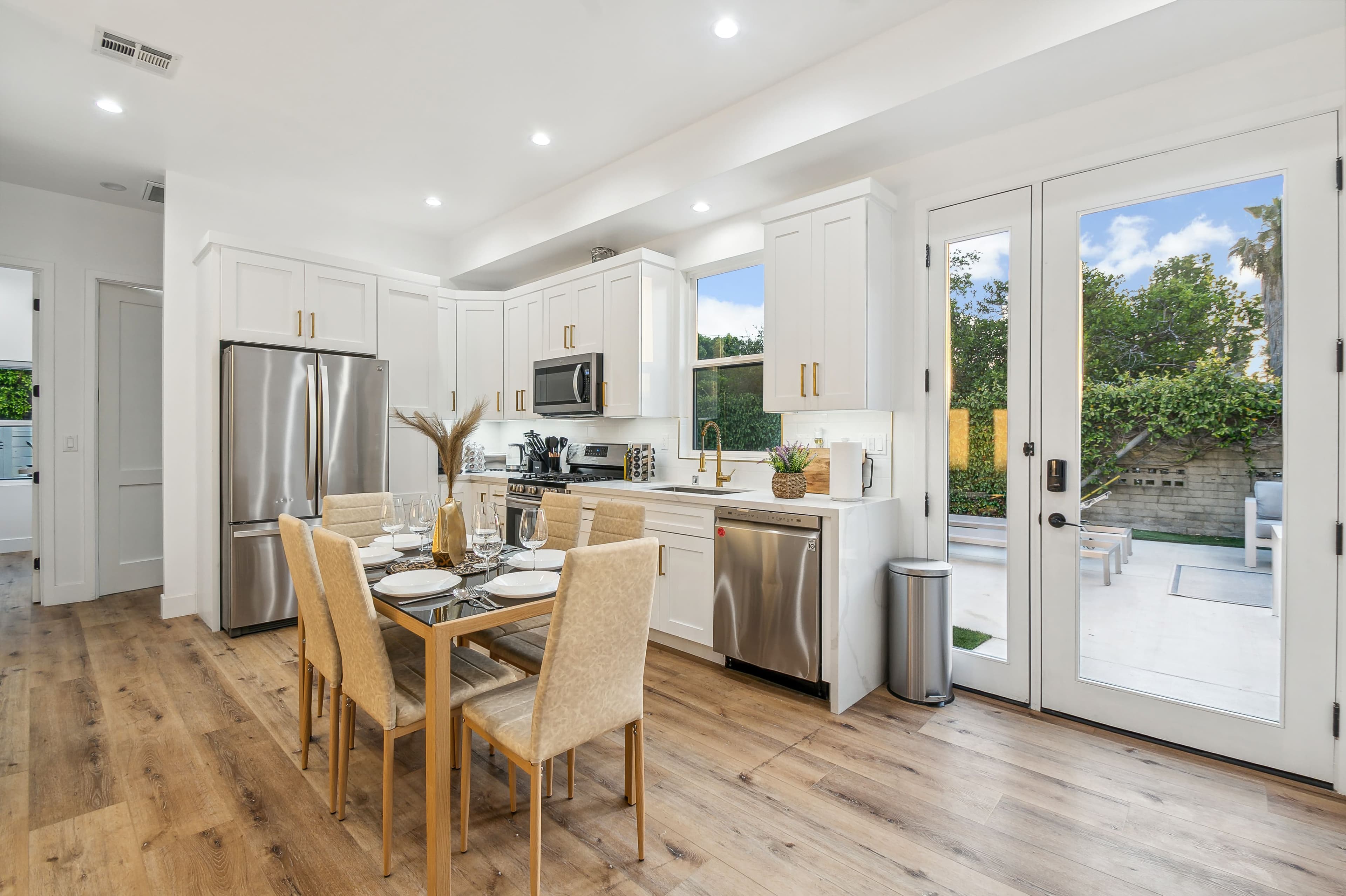 Furnished 3BR Home w/ Pool 4