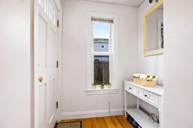 Modern 1BR in Downtown Beverly 5