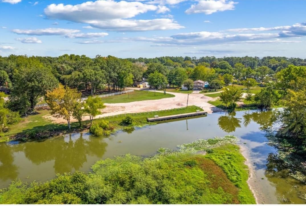 ​Lake Conroe Retreat: Peace & Fun 3