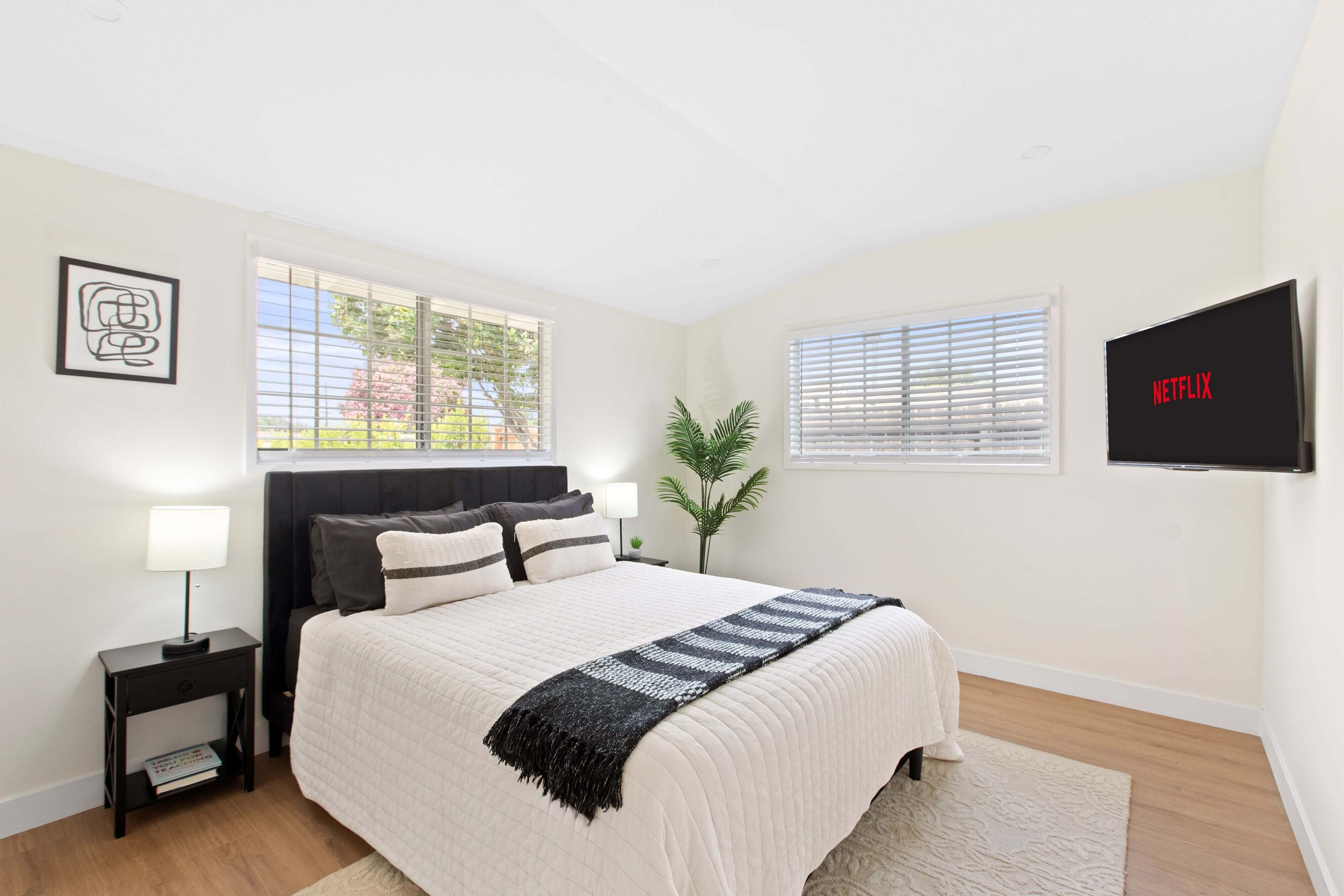 Furnished 4BR Home w/ Pool 3