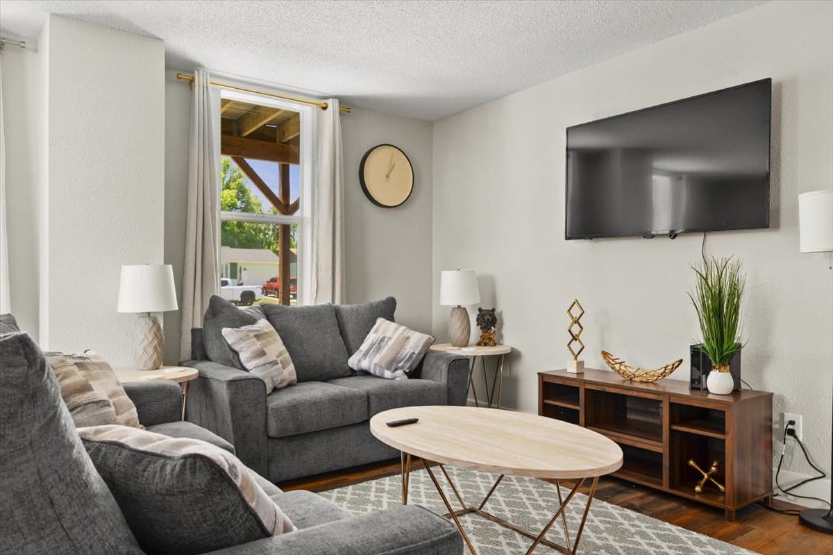 Remodeled 4BR - Near Hospitals & Re