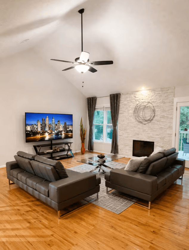 Spacious modern retreat near Braves