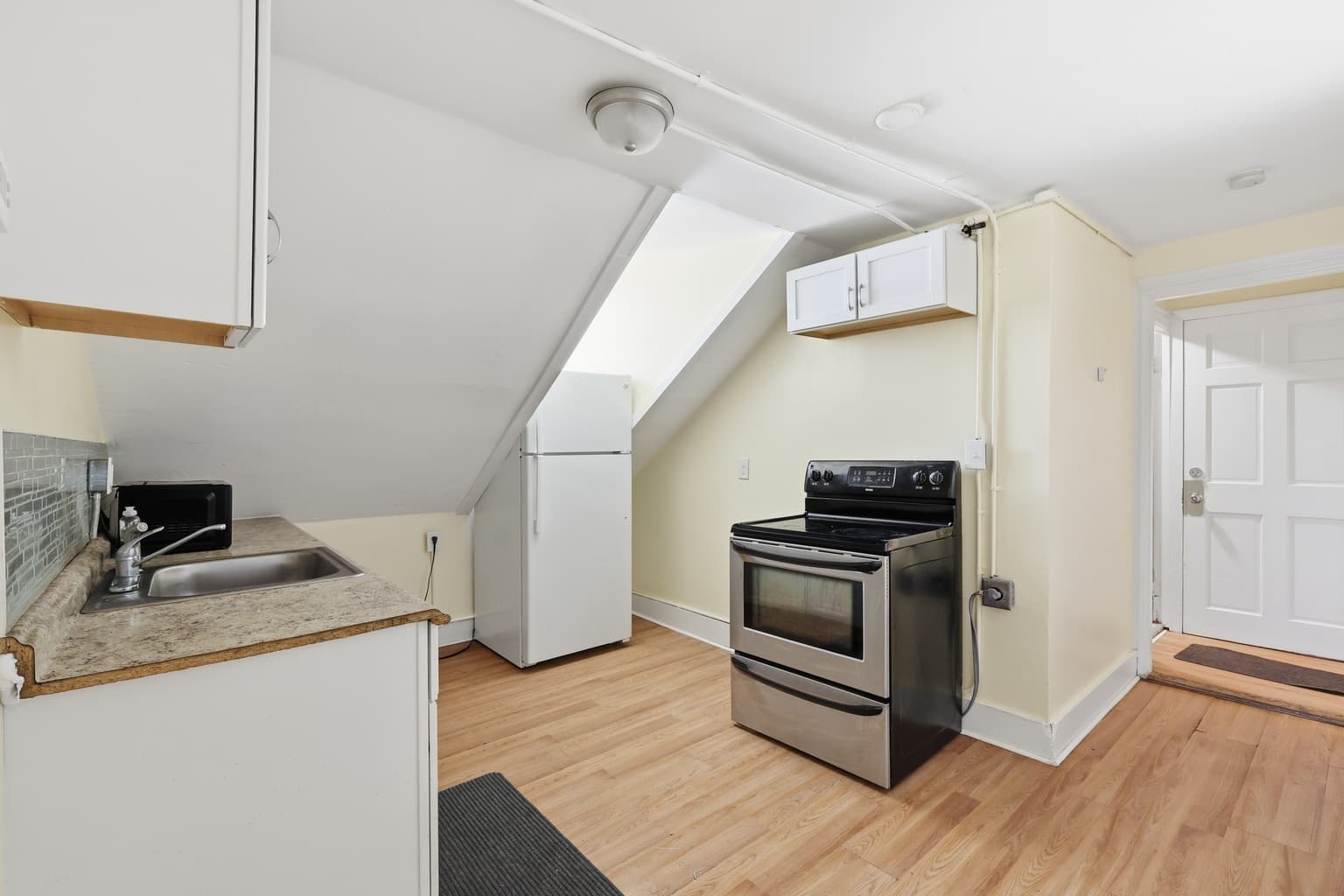 Great apt in a desirable location 4