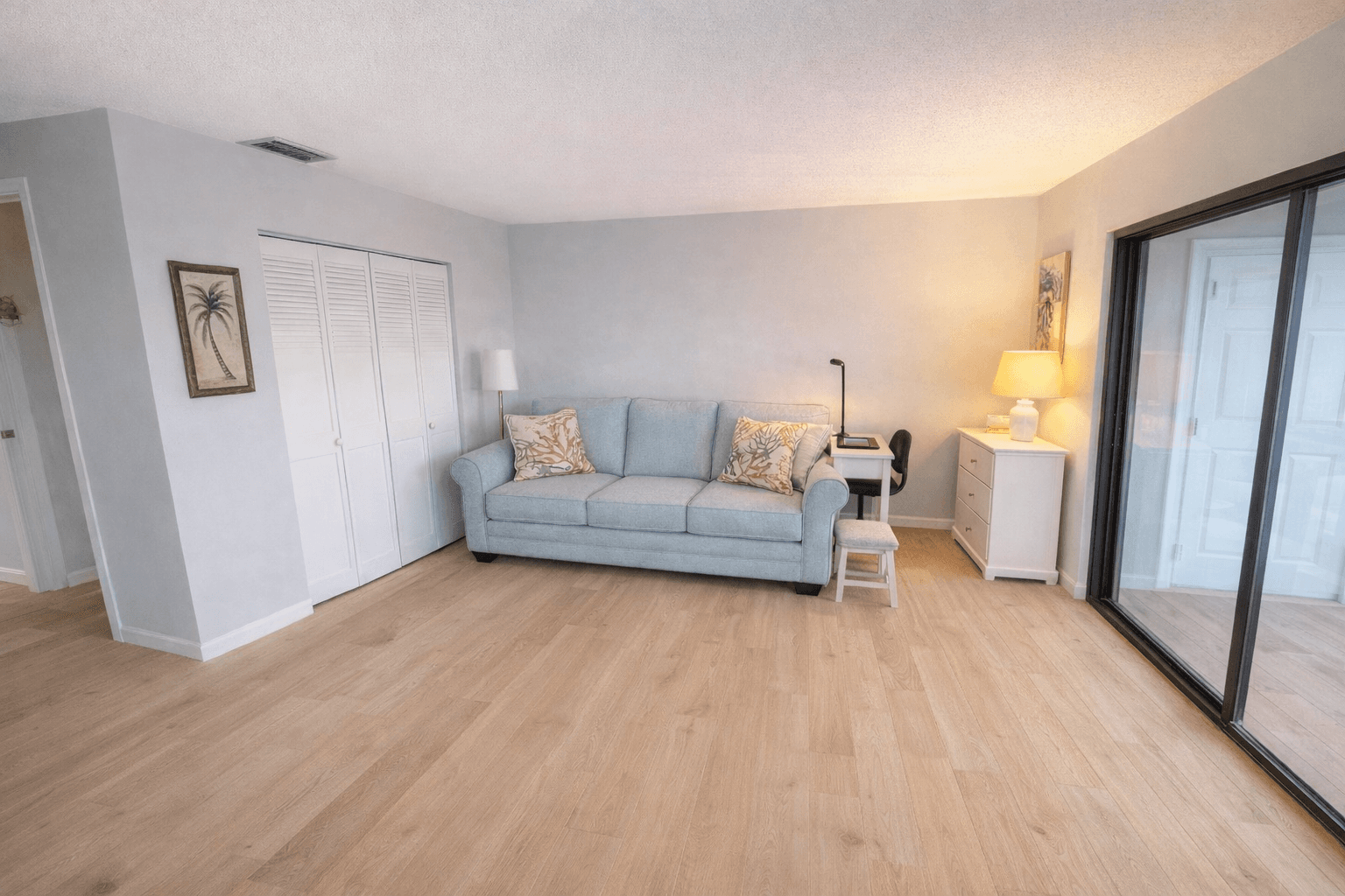 Coastal Venice Furnished Condo 2