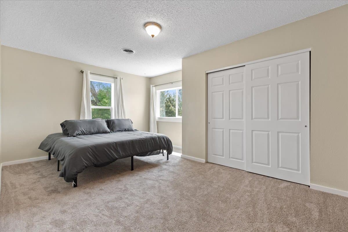 Upper-Level 3BR Near Hospitals & Re 4
