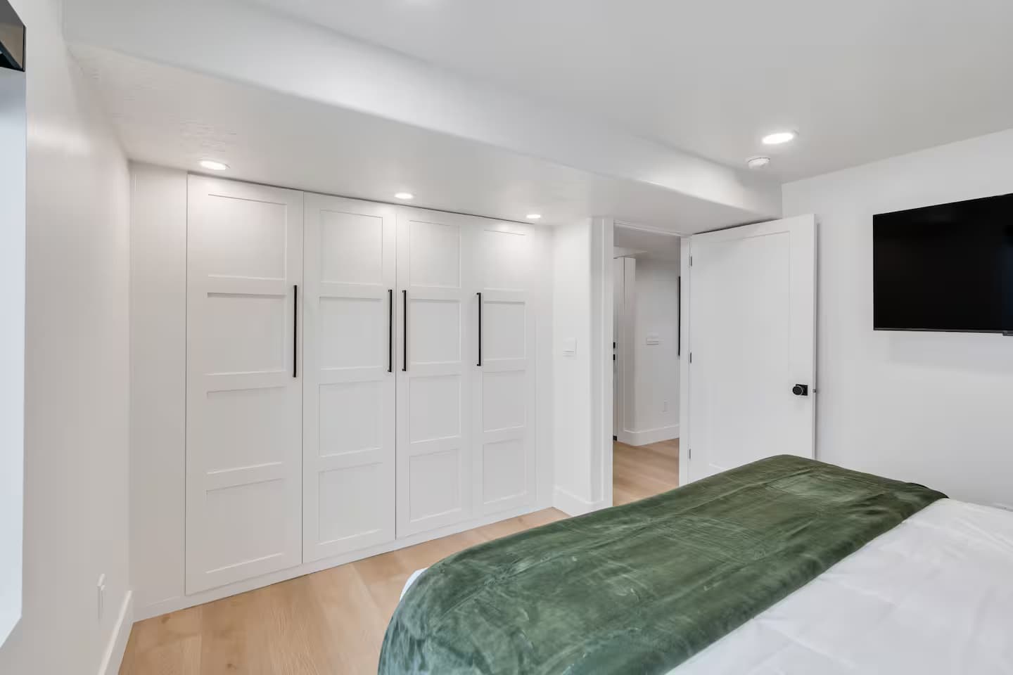Luxury Den - Modern Retreat w/ Priv 5