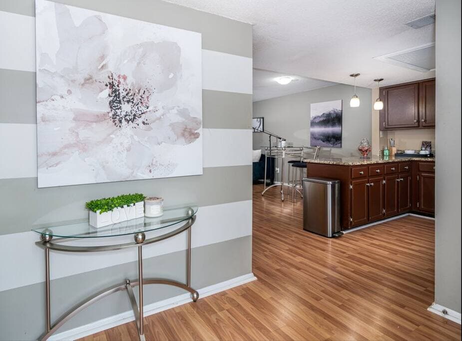 Lovely Condo Near Braves Stadium 5