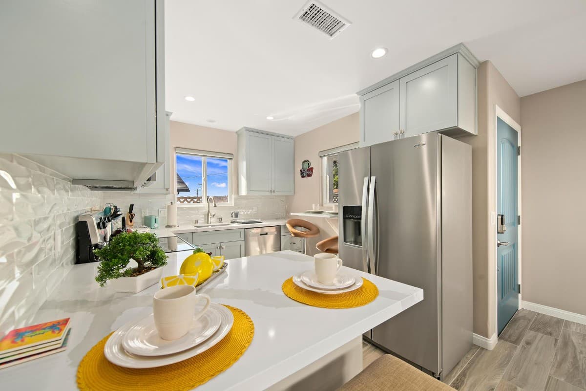 Modern 2BR Near Base & Downtown