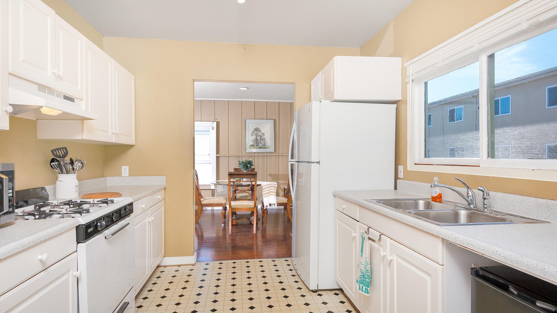 Charming Bungalow in Golden Hill 4