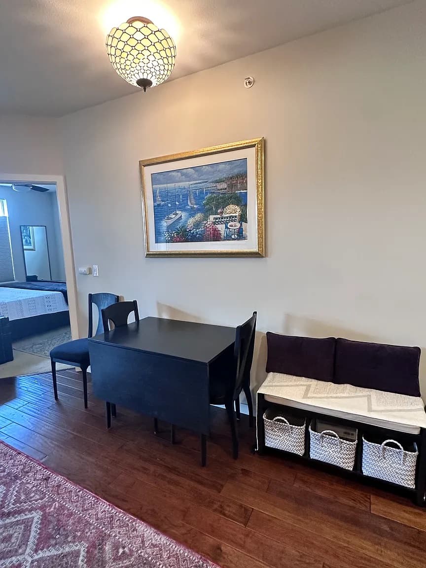 Immaculate Top-Floor Furnished Flat 3