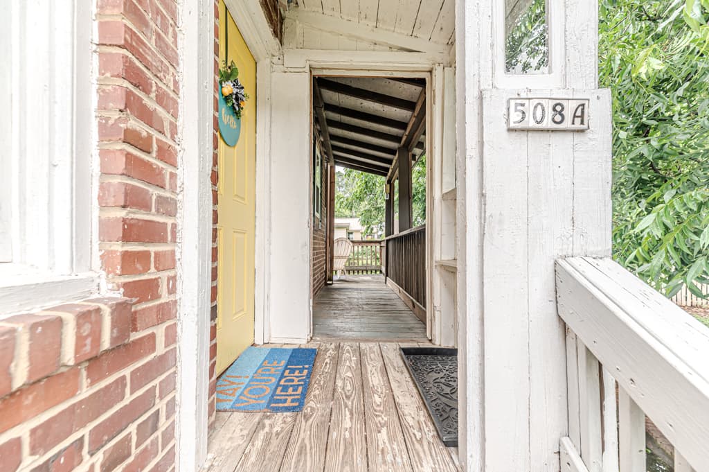 Charming Apartment in Historic Area 5