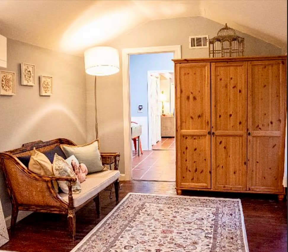 Carriage house cottage 4