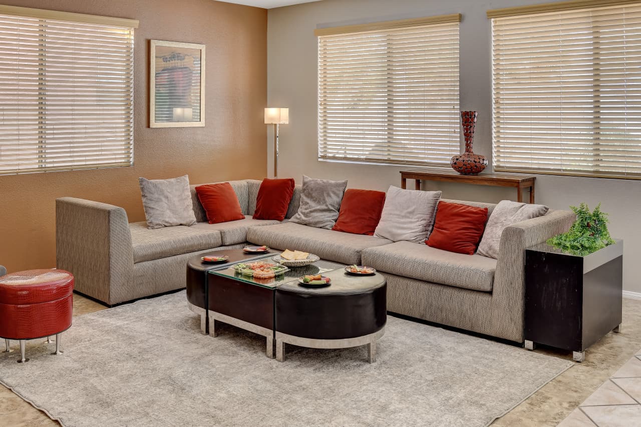 Popular Pool Table 4 bedrooms 5beds 2