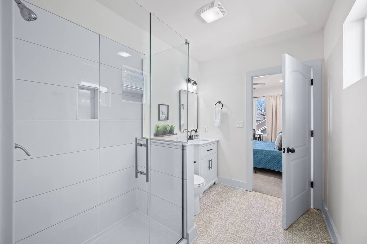 Private Room w/ Bath, Garage + Desk 4