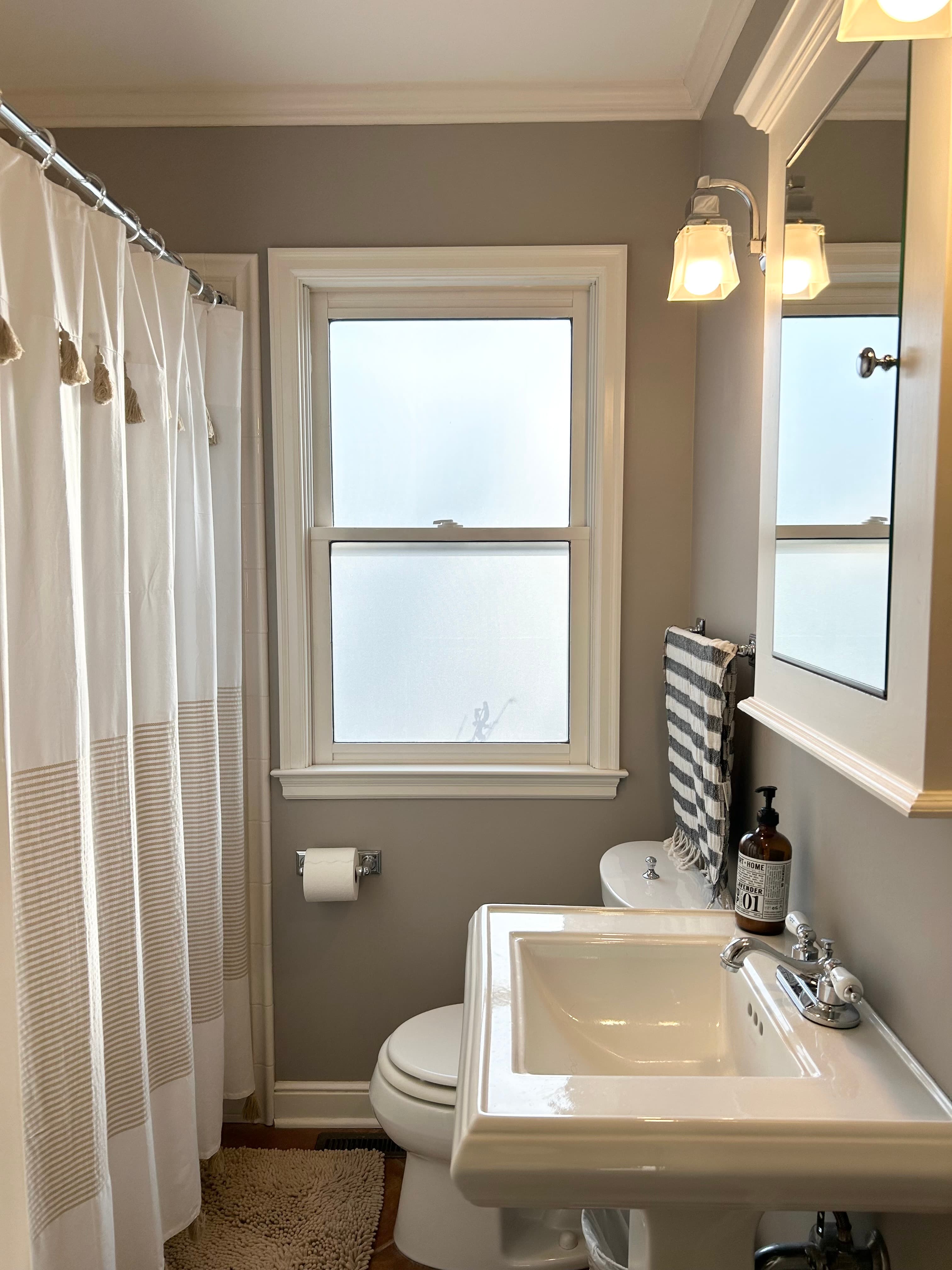 4BD/2BA Home - Fenced Yard 5