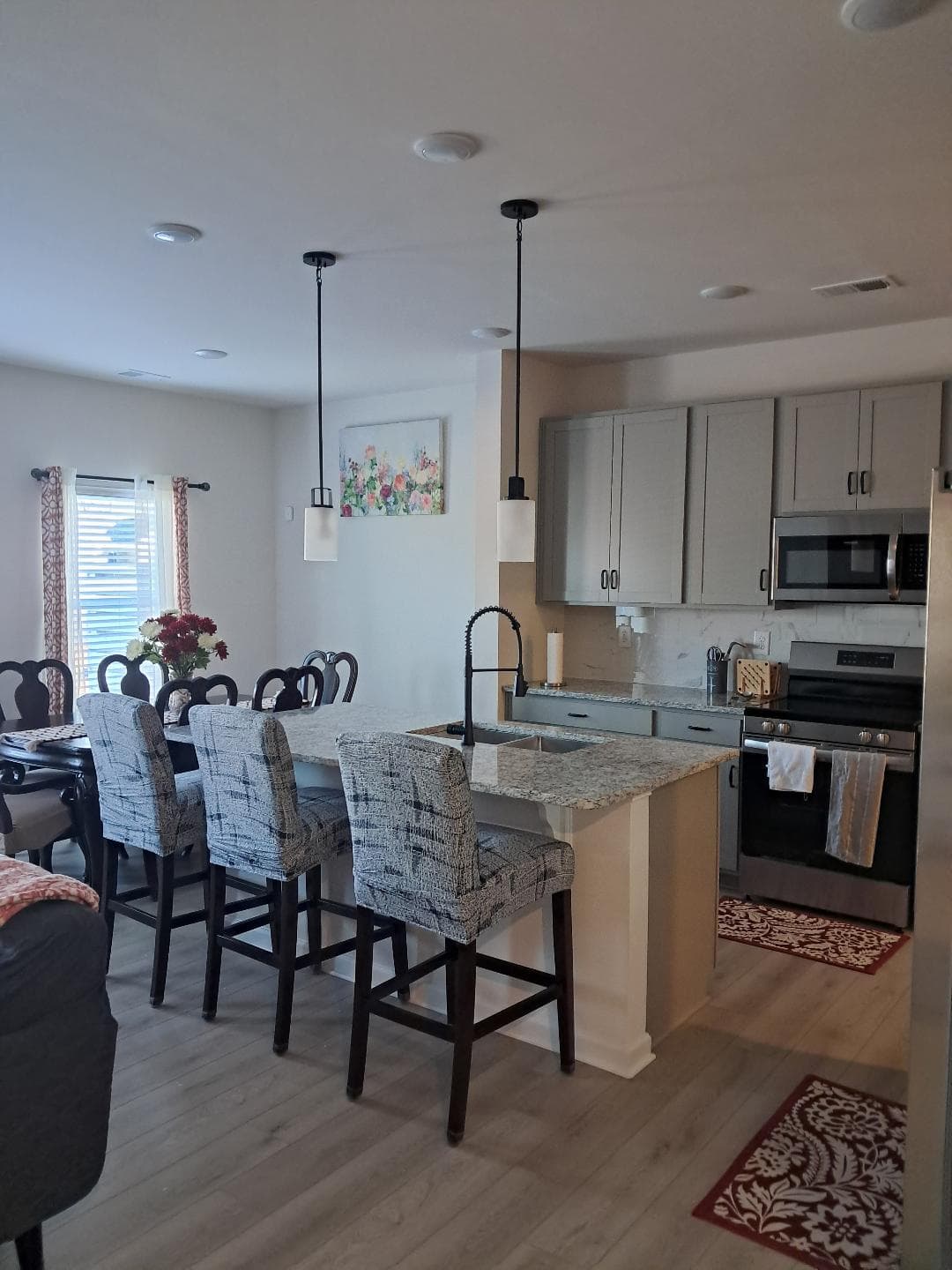 Cozy beautiful brand new townhome 3